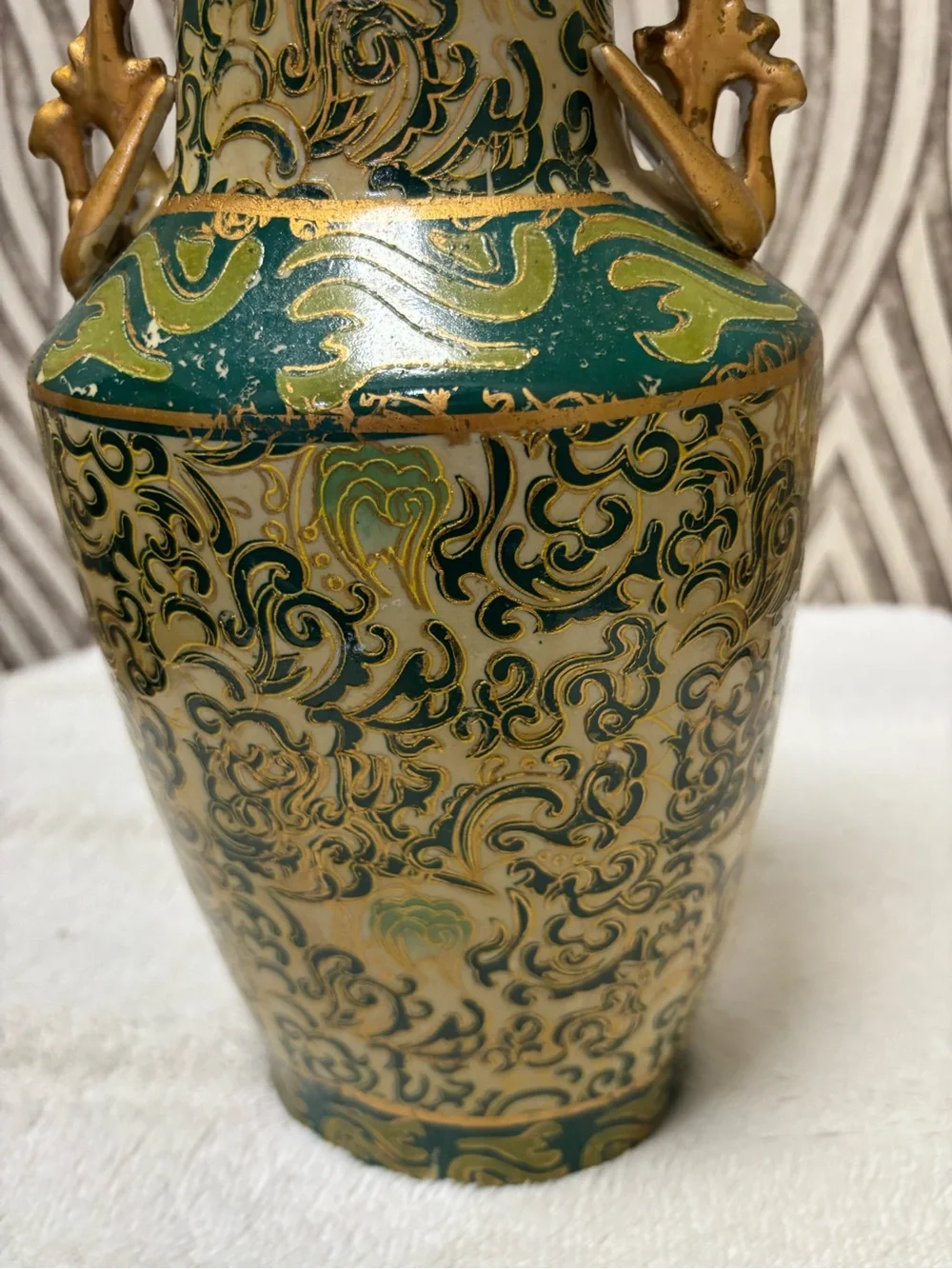 Vintage porcelain Japanese Asian vase